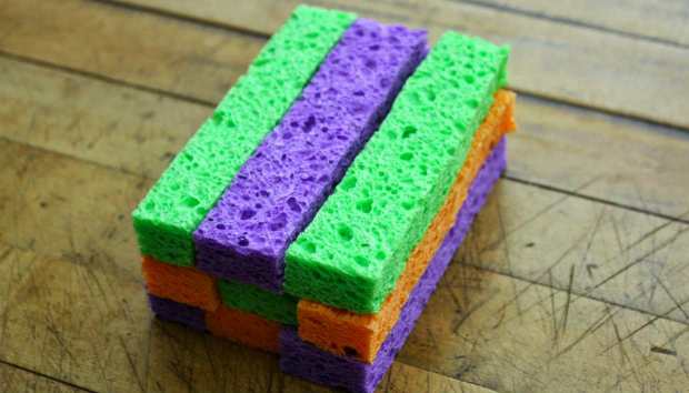 8 χρήσεις για το σφουγγάρι πιάτων που δεν φαντάζεστε