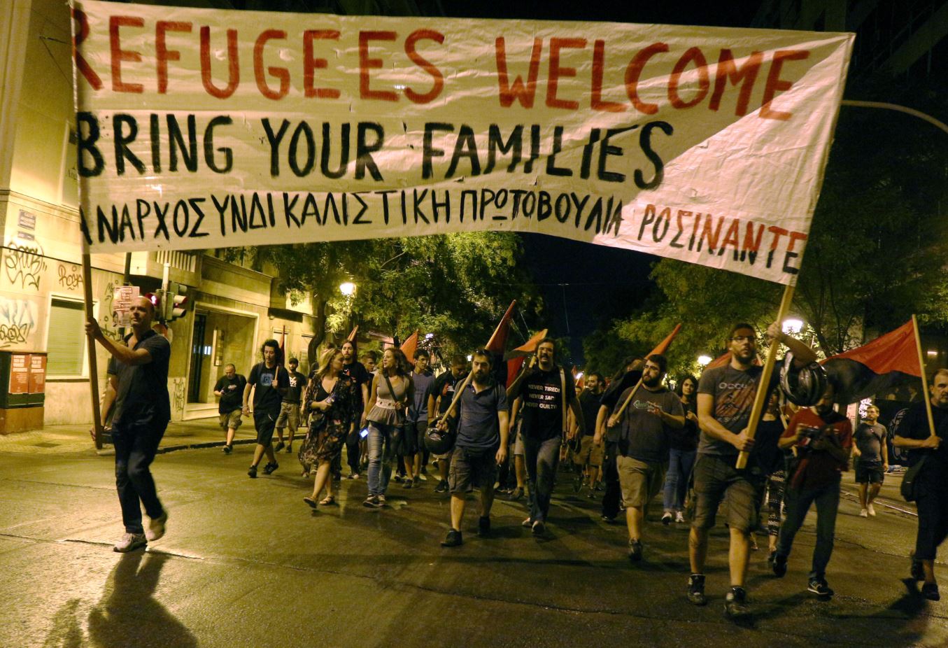 Πορεία για τους πρόσφυγες στο κέντρο της Αθήνας – ΦΩΤΟ
