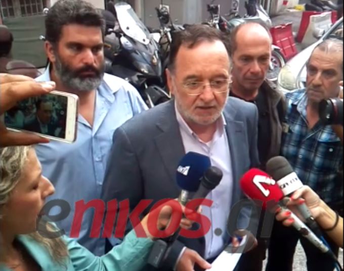 Ο Λαφαζάνης στο ΑΤ Κυψέλης: Να αφεθεί ο Καλφαγιάννης – ΒΙΝΤΕΟ