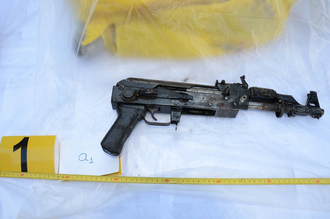 Αυτά βρήκε θαμμένα η ΕΛ.ΑΣ. στο κρησφύγετο του Πετρακάκου – ΦΩΤΟ