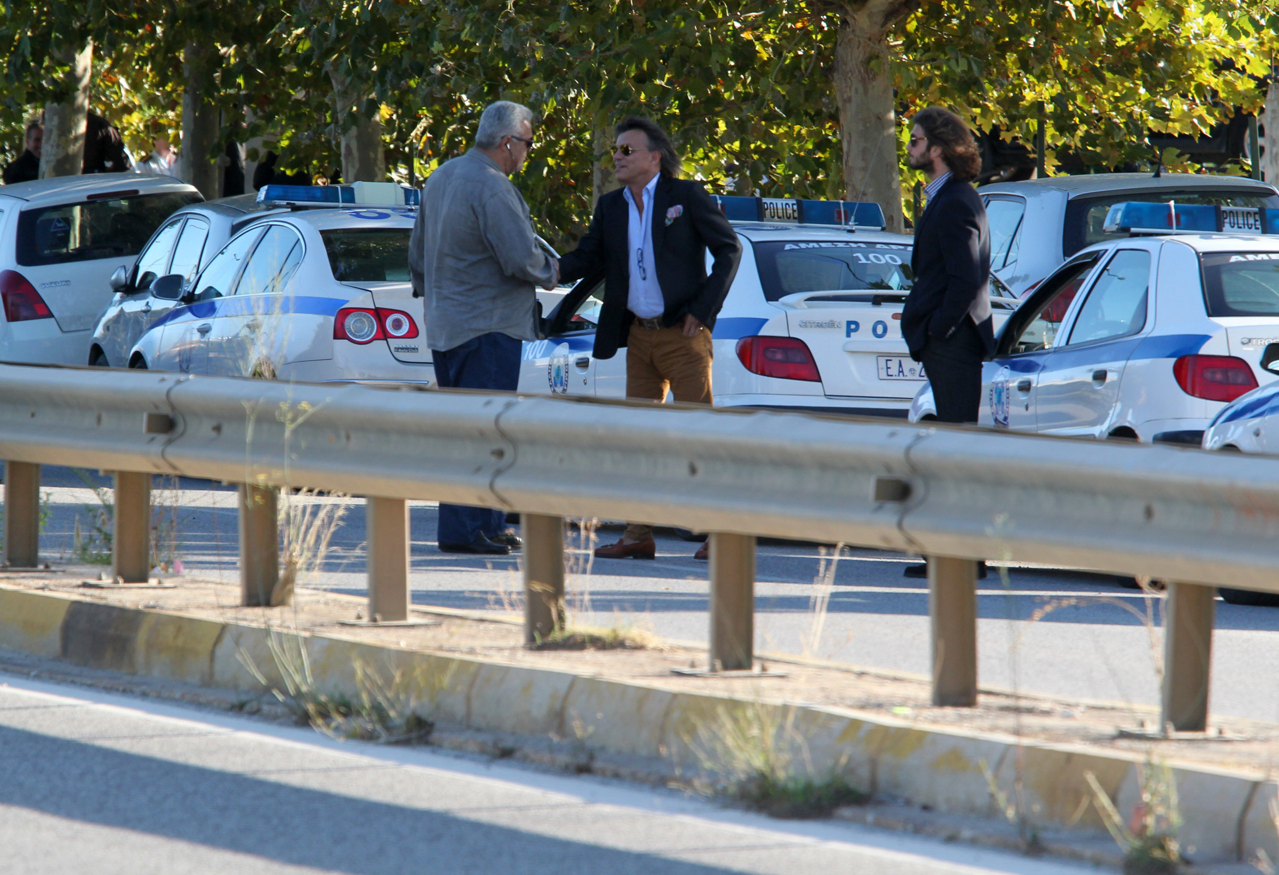 Ο Ψινάκης στη… γιάφκα του Πετρακάκου στο Μαραθώνα – ΦΩΤΟ