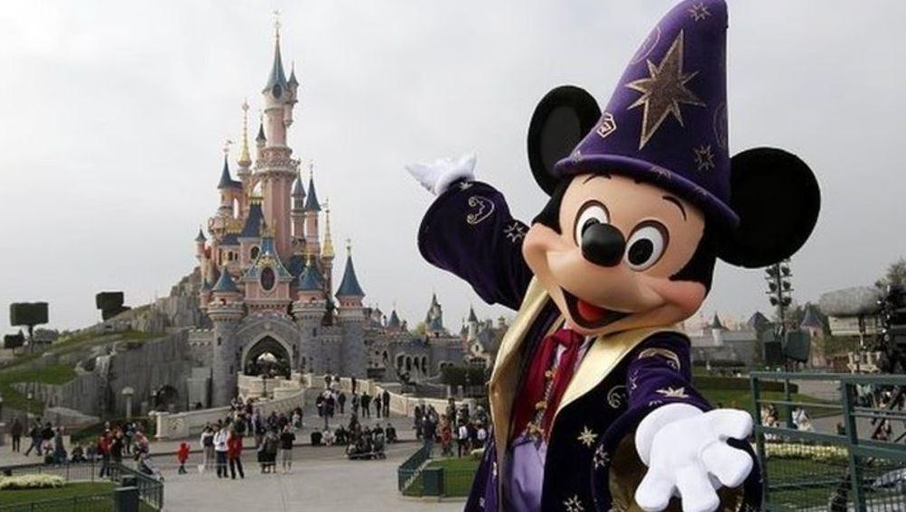H Disneyland ψάχνει προσωπικό στην Ελλάδα