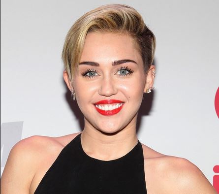 Η Miley Cyrus στον αγώνα για τη σωτηρία των λύκων – ΦΩΤΟ