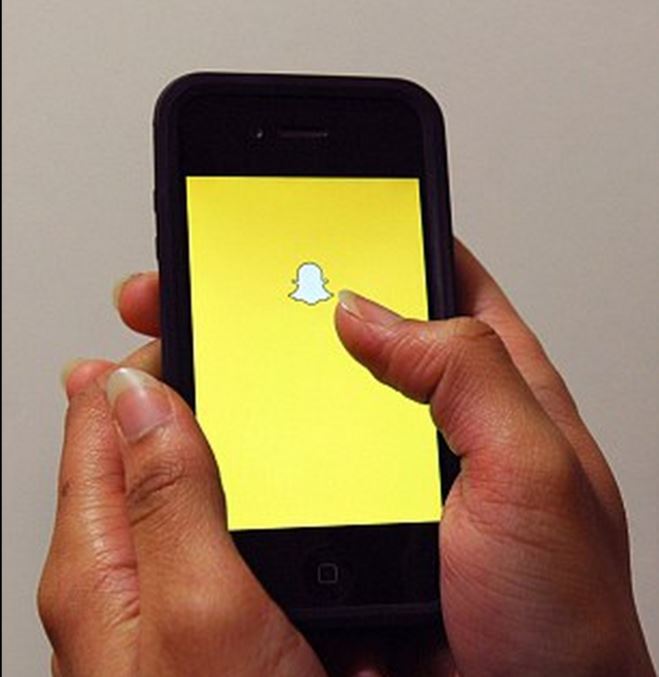 Έστειλε κατά λάθος στο αφεντικό της… τόπλες φωτογραφίες – ΦΩΤΟ