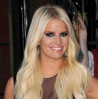 Το βαθύ ντεκολτέ της Τζέσικα Σίμπσον – ΦΩΤΟ