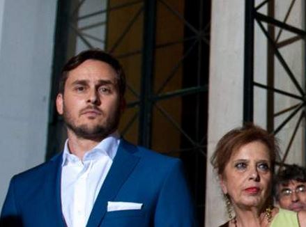 Ο γοητευτικός γιος της συζύγου του Λεβέντη που βγήκε βουλευτής – ΦΩΤΟ