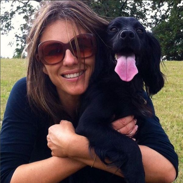 H 50χρονη Ελίζαμπεθ Χάρλεϊ με μαγιό στο Instagram – ΦΩΤΟ