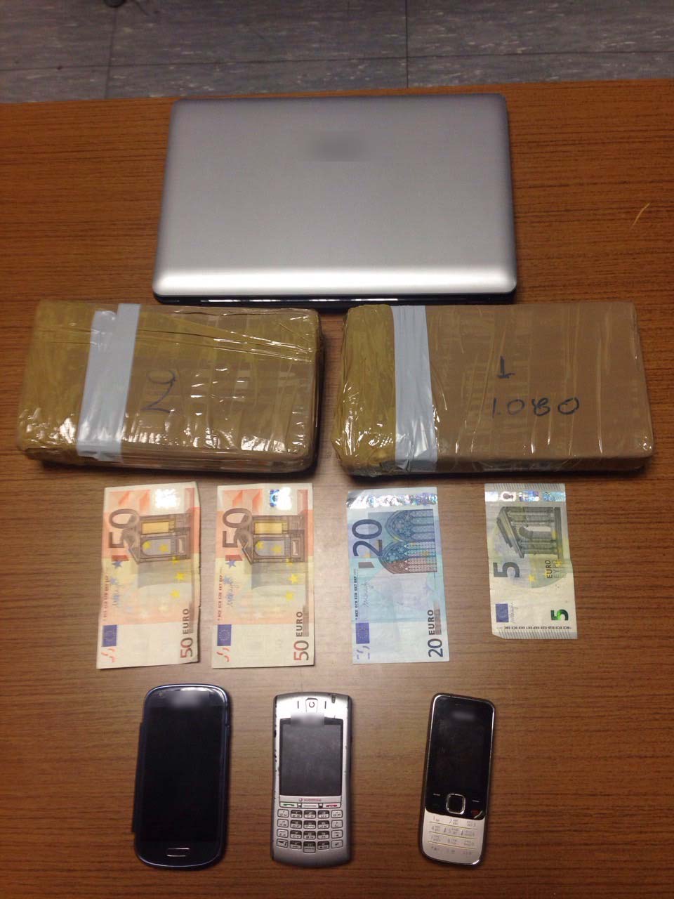 Συνελήφθη διακινητής κοκαΐνης στη Γλυφάδα – Κατασχέθηκαν δύο κιλά