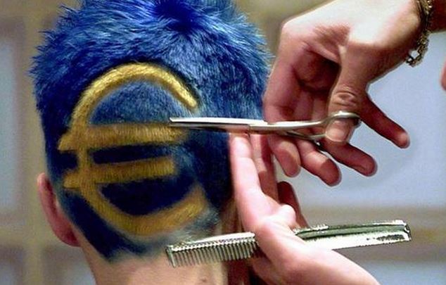 DW: Το κρυφό κούρεμα του ελληνικού χρέους