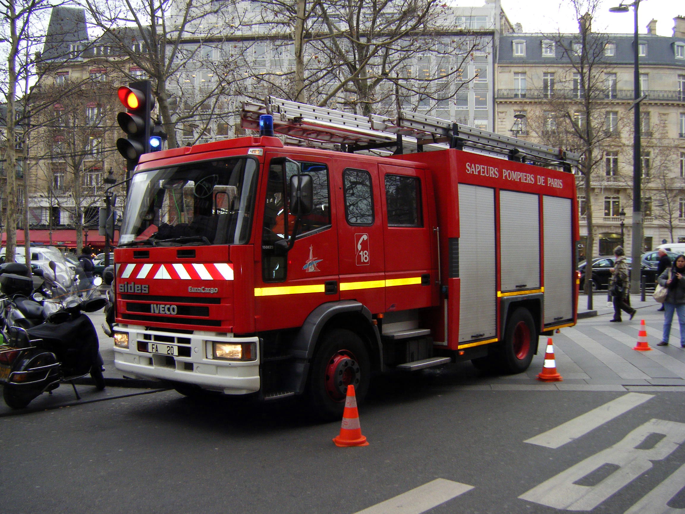 Τραγωδία με 8 νεκρούς σε πυρκαγιά στο Παρίσι