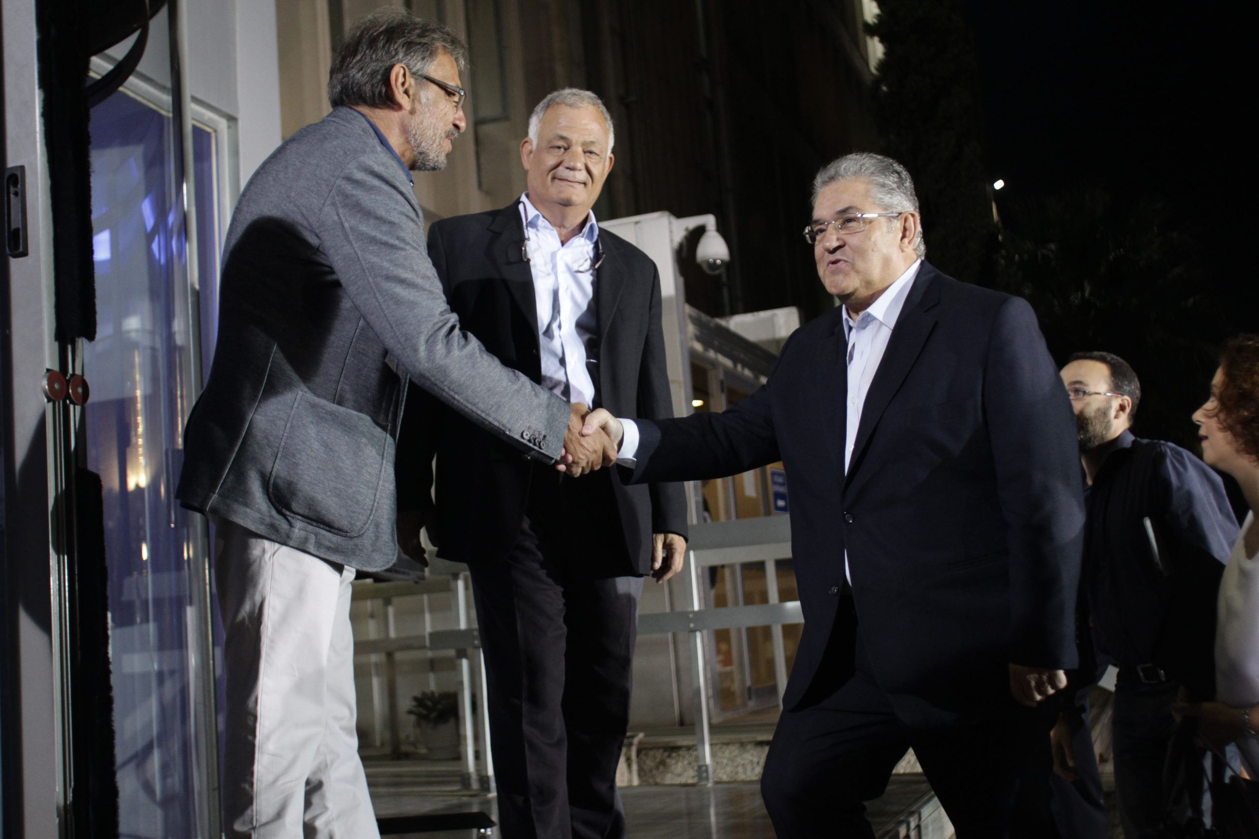 Η άφιξη του Κουτσούμπα στην ΕΡΤ – ΦΩΤΟ