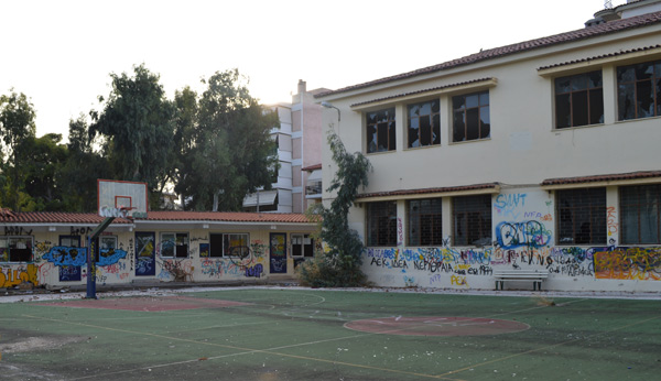 Κλείδωσαν το εκλογικό τμήμα και πήγαν για… καφέ