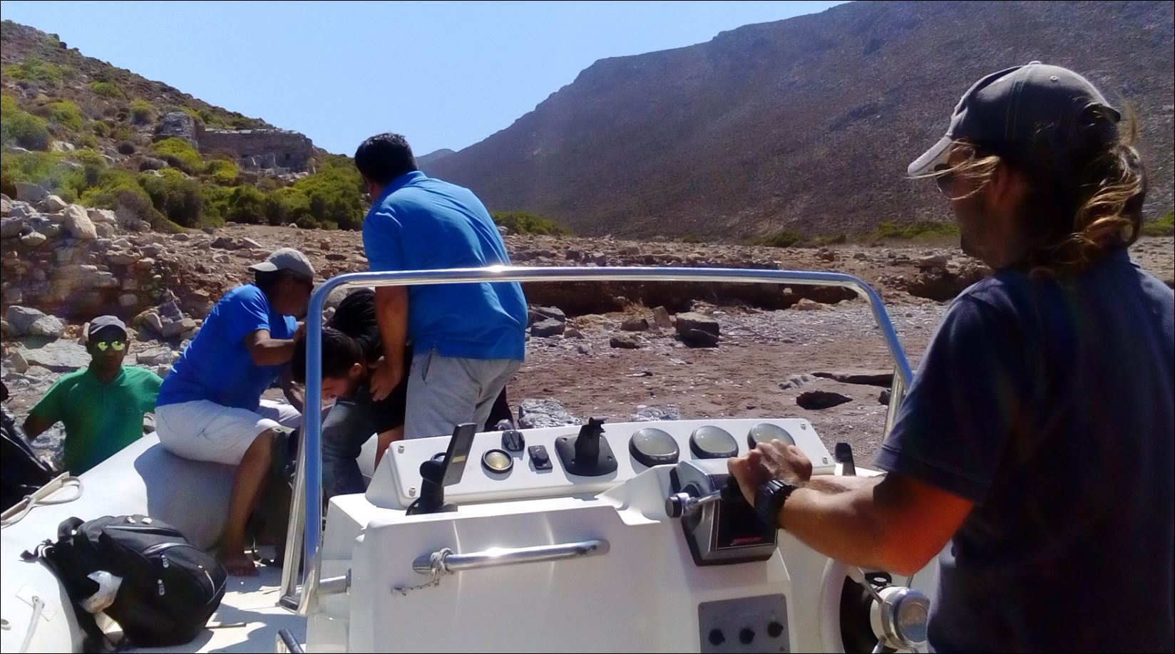 Κάτοικοι της Τήλου διασώζουν μετανάστες – ΦΩΤΟ