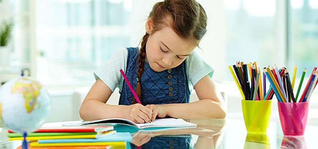 9 συμβουλές για να στήσετε το χώρο μελέτης του παιδιού