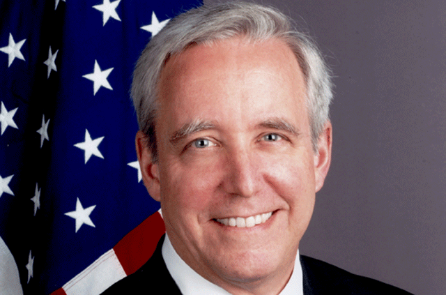 Ο Αμερικανός πρέσβης διαβάζει en.enikos.gr και στέλνει μήνυμα στους νικητές