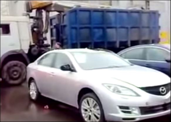 Καταστροφή το να παρκάρεις παράνομα στη Ρωσία – ΒΙΝΤΕΟ