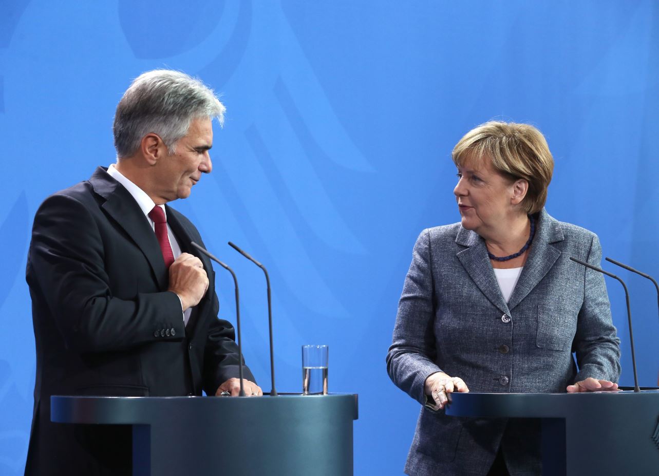 Έκτακτη Σύνοδο Κορυφής για το προσφυγικό ζητούν Μέρκελ και Φάιμαν