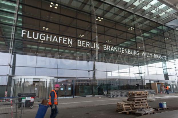 Υπερβολικά βαριά η στέγη του νέου αεροδρομίου του Βερολίνου – Διεκόπησαν οι εργασίες