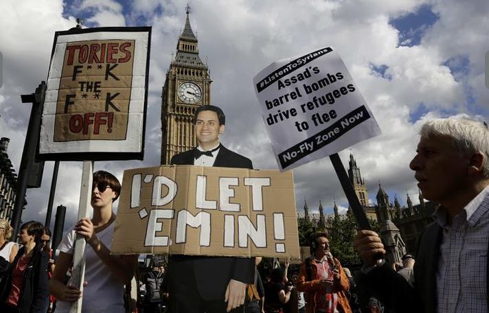 DW: Αριστερή ριζοσπαστικοποίηση – ΣΥΡΙΖΑ, Podemos και τώρα Εργατικοί