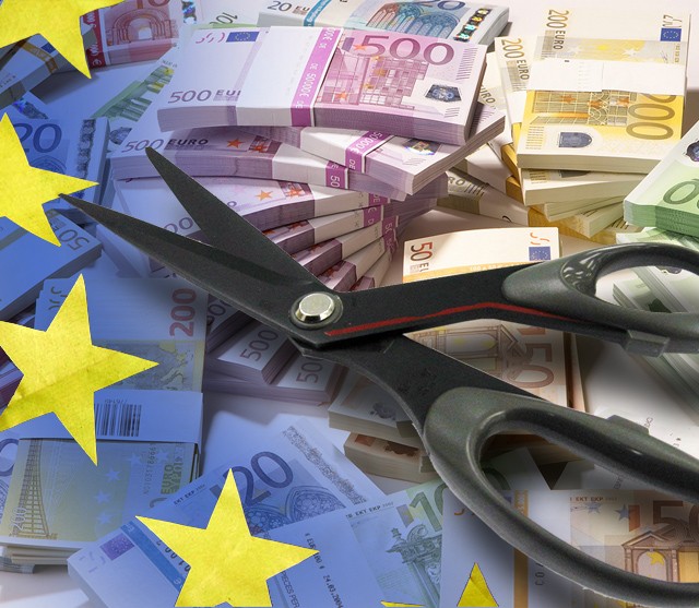 Κομισιόν: Ελάφρυνση χρέους μόνο με μεγάλο συνασπισμό