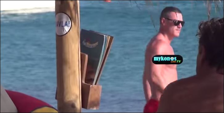 Στη Μύκονο γνωστός ηθοποιός με τον σύντροφό του – Θερμό επεισόδιο με παπαράτσι – ΒΙΝΤΕΟ