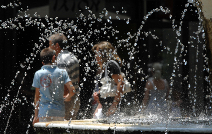 Στο ”κόκκινο” ο υδράργυρος το Σαββατοκύριακο
