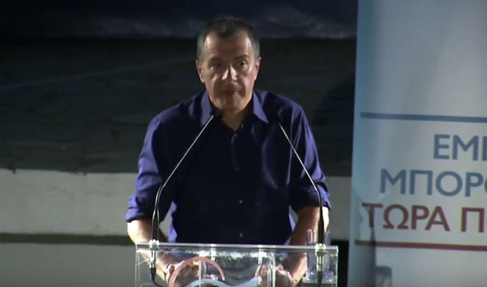 Το ΒΙΝΤΕΟ έκπληξη στον Θεοδωράκη από παιδικούς του φίλους