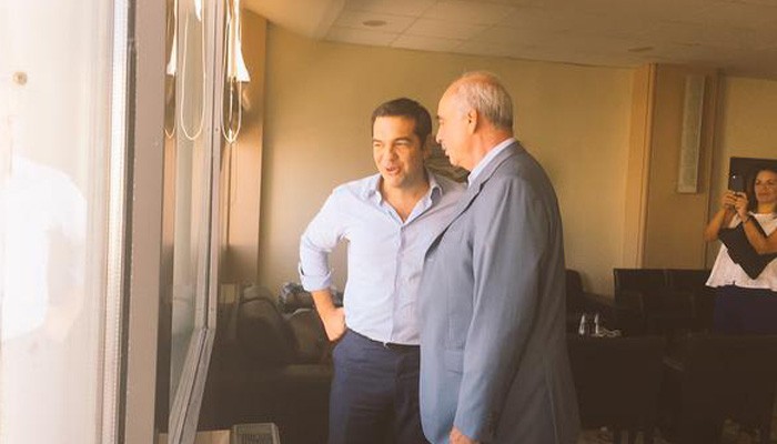 Τετ α τετ Τσίπρα- Μεϊμαράκη στο αεροδρόμιο του Ηρακλείου – ΦΩΤΟ