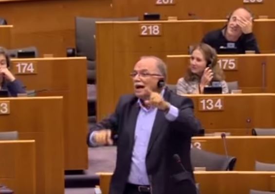 Προκαλεί η Λεπέν – Άγρια κόντρα με Παπαδημούλη – ΒΙΝΤΕΟ