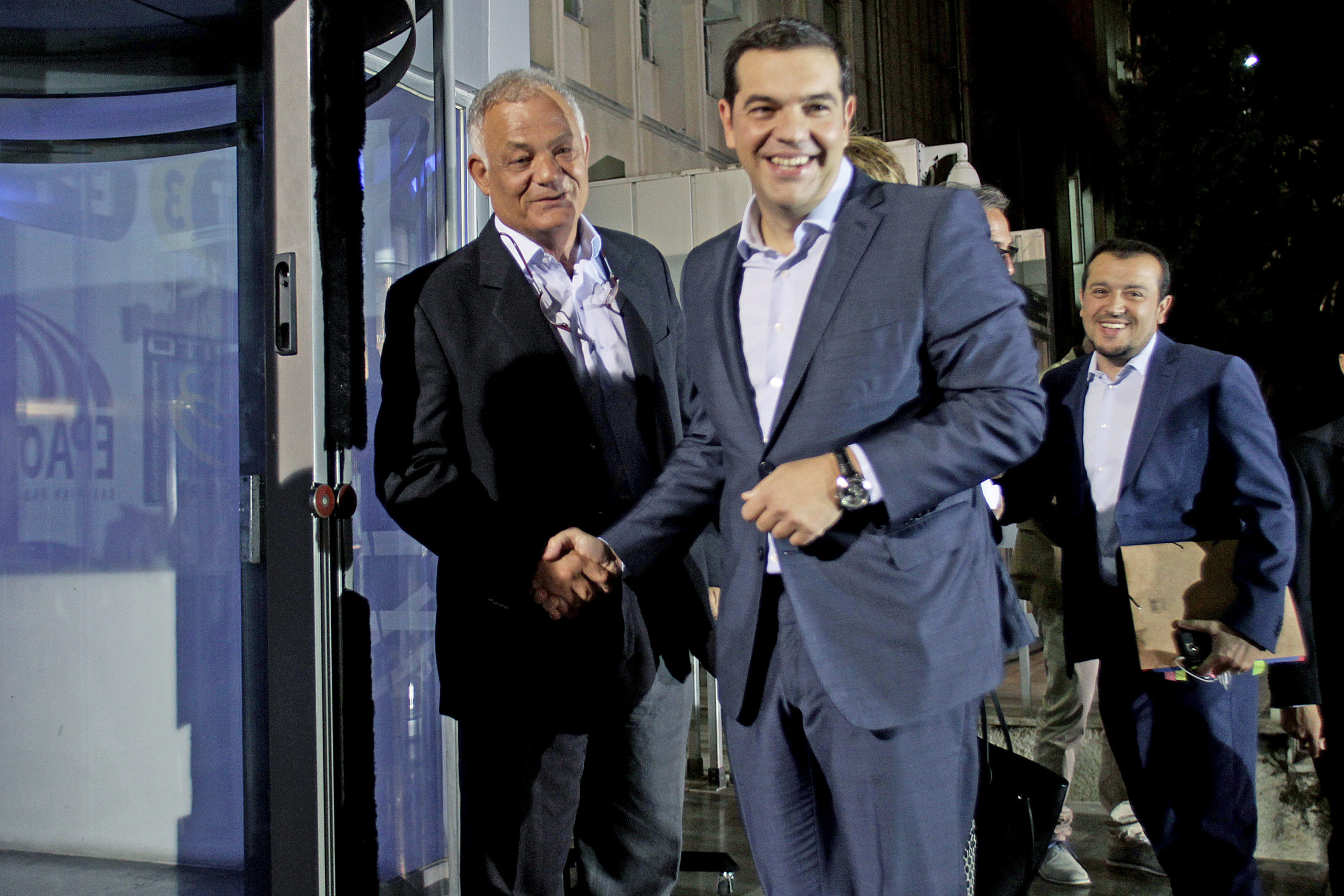 Η άφιξη του Τσίπρα στην ΕΡΤ – ΦΩΤΟ