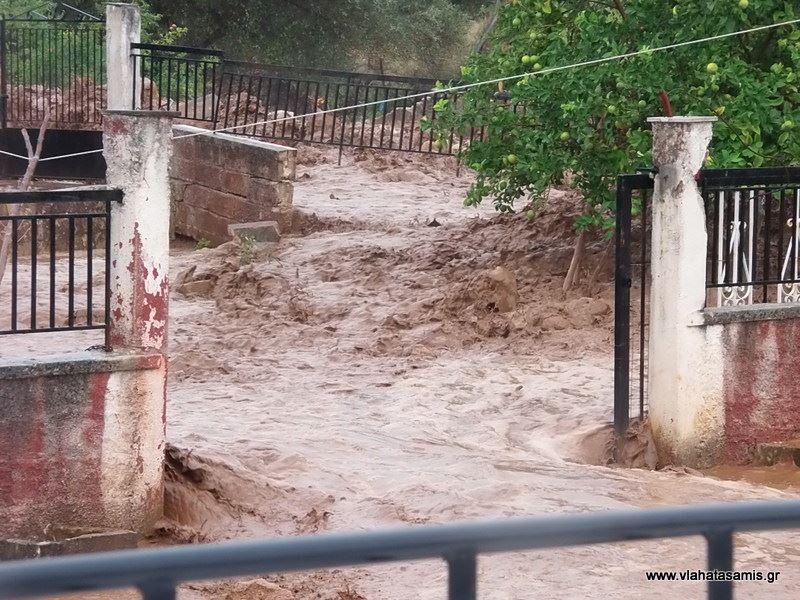 Εικόνες χάους από τη θεομηνία στην Κεφαλονιά – ΦΩΤΟ