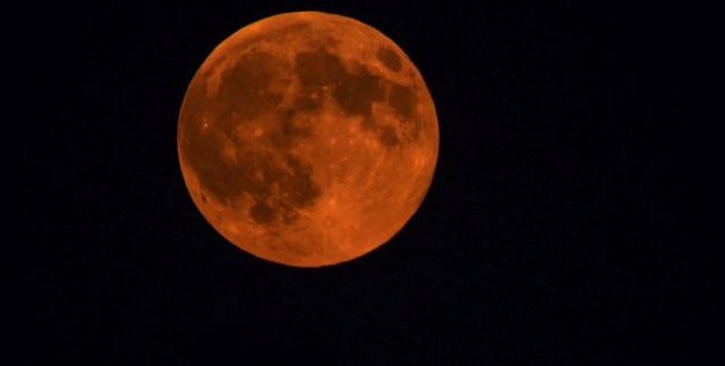 Ολική έκλειψη της υπερπανσελήνου τα ξημερώματα – Ορατή από την Ελλάδα