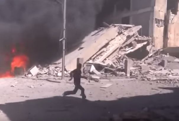 Συγκλονιστικό ΒΙΝΤΕΟ από τους βομβαρδισμούς στη Συρία
