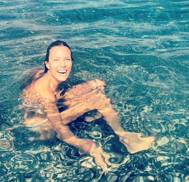 Το καλοκαίρι συνεχίζεται στη Μύκονο για Βίκυ Καγιά – Ηλία Κρασσά – ΦΩΤΟ