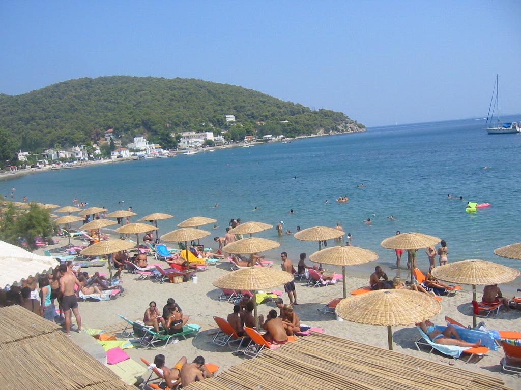 Βουτιά στην τούρκικη λίρα με απόνερα στον ελληνικό τουρισμό