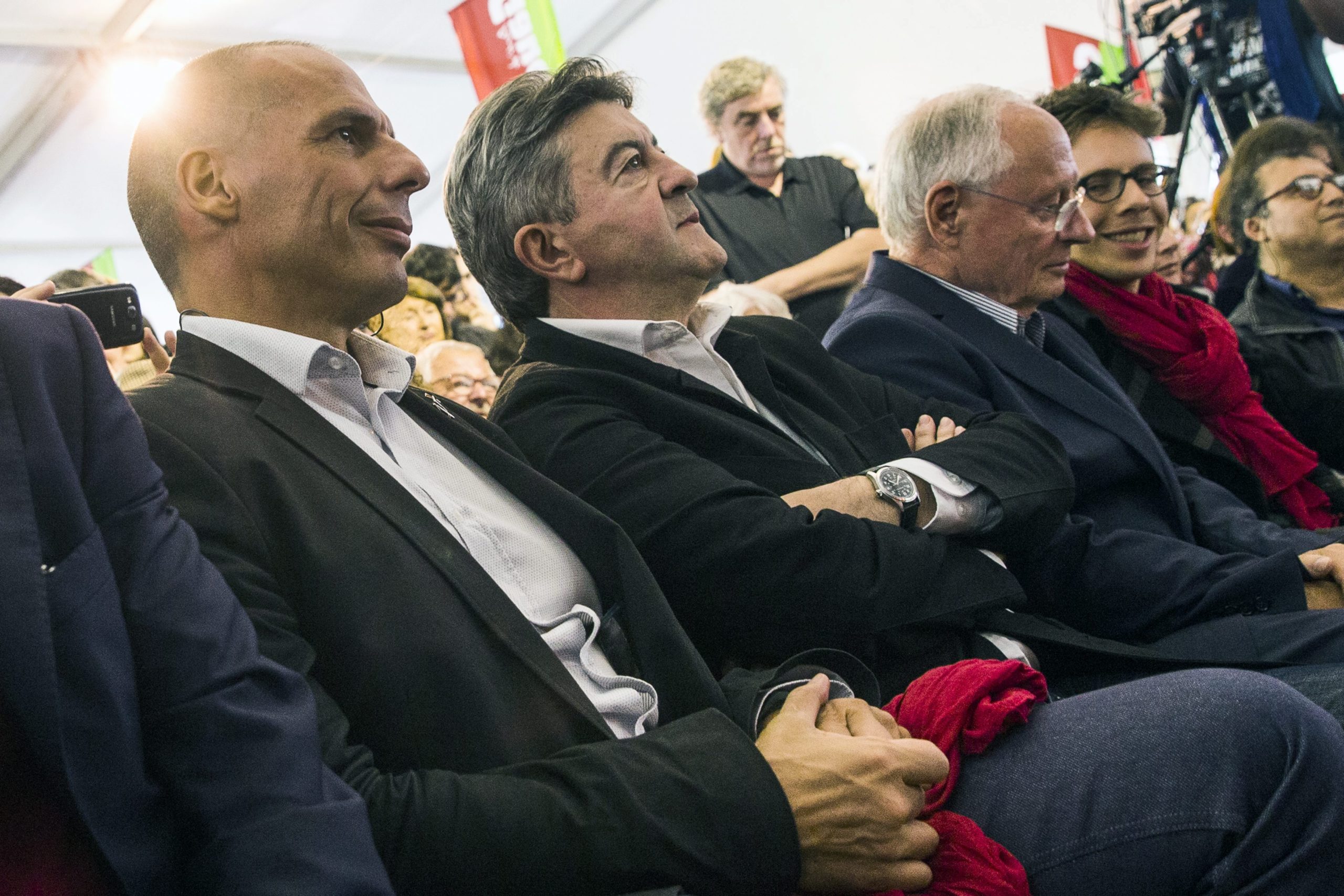 Χαμογελαστός ο Βαρουφάκης στη… Συνάντηση Κορυφής στο Παρίσι – ΦΩΤΟ