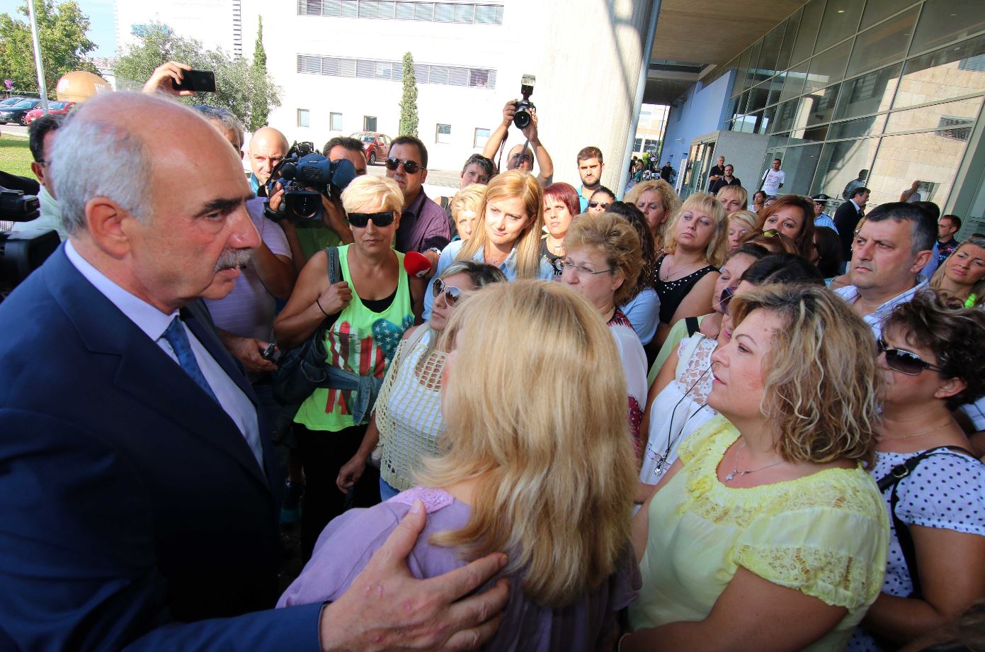 Μία ανθοδέσμη για τον Μεϊμαράκη – ΦΩΤΟ