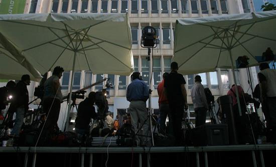 Στους ρυθμούς του αποψινού ντιμπέιτ η χώρα