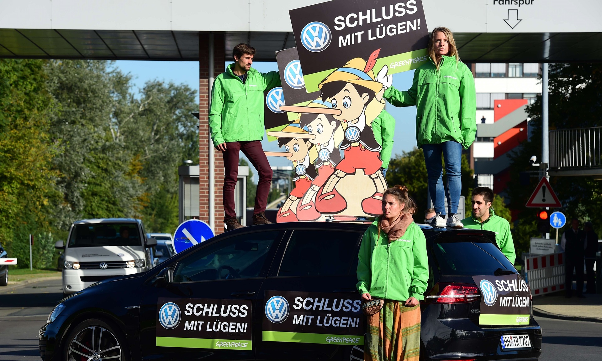 Greenpeace: Πινόκιο της “πράσινης” οικονομίας – ΦΩΤΟ