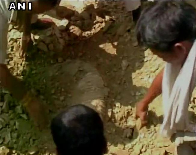 Σοκ – Έστρωσαν… δρόμο πάνω σε μεθυσμένο άντρα – ΒΙΝΤΕΟ