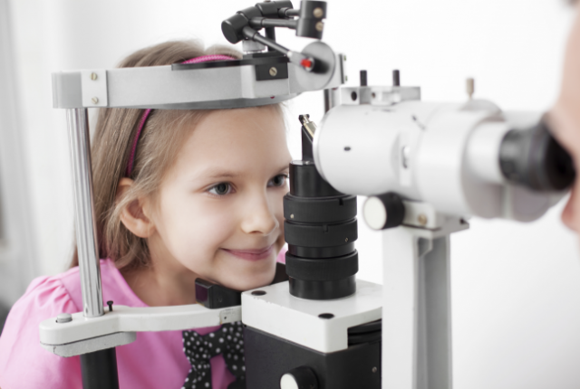 Πώς καταλαβαίνεις ότι πρέπει να πας το παιδί οφθαλμίατρο