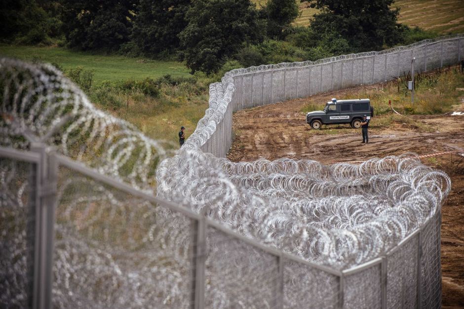 Συρμάτινος φράχτης 41 χιλιομέτρων για τις μεταναστευτικές ροές