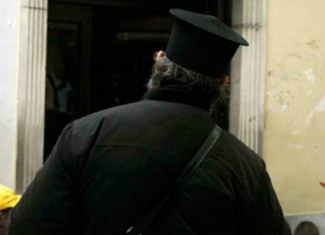 Έλληνας 007 έγινε… παπάς