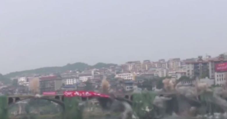 Εντυπωσιακή έκρηξη γέφυρας στην Κίνα – ΒΙΝΤΕΟ