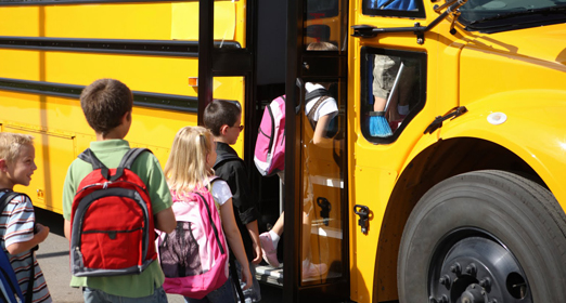 Λύση στο θέμα της μεταφοράς μαθητών προωθεί το υπουργείο Εσωτερικών