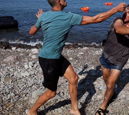 30χρονος στη Λέσβο έκλεβε τις μηχανές από δουλεμπορικά σκάφη