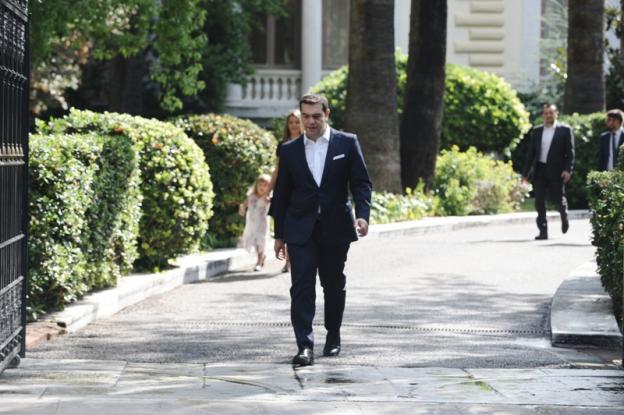 Η μικρή Πόλυ «έκλεψε» την καρδιά του Τσίπρα – ΦΩΤΟ