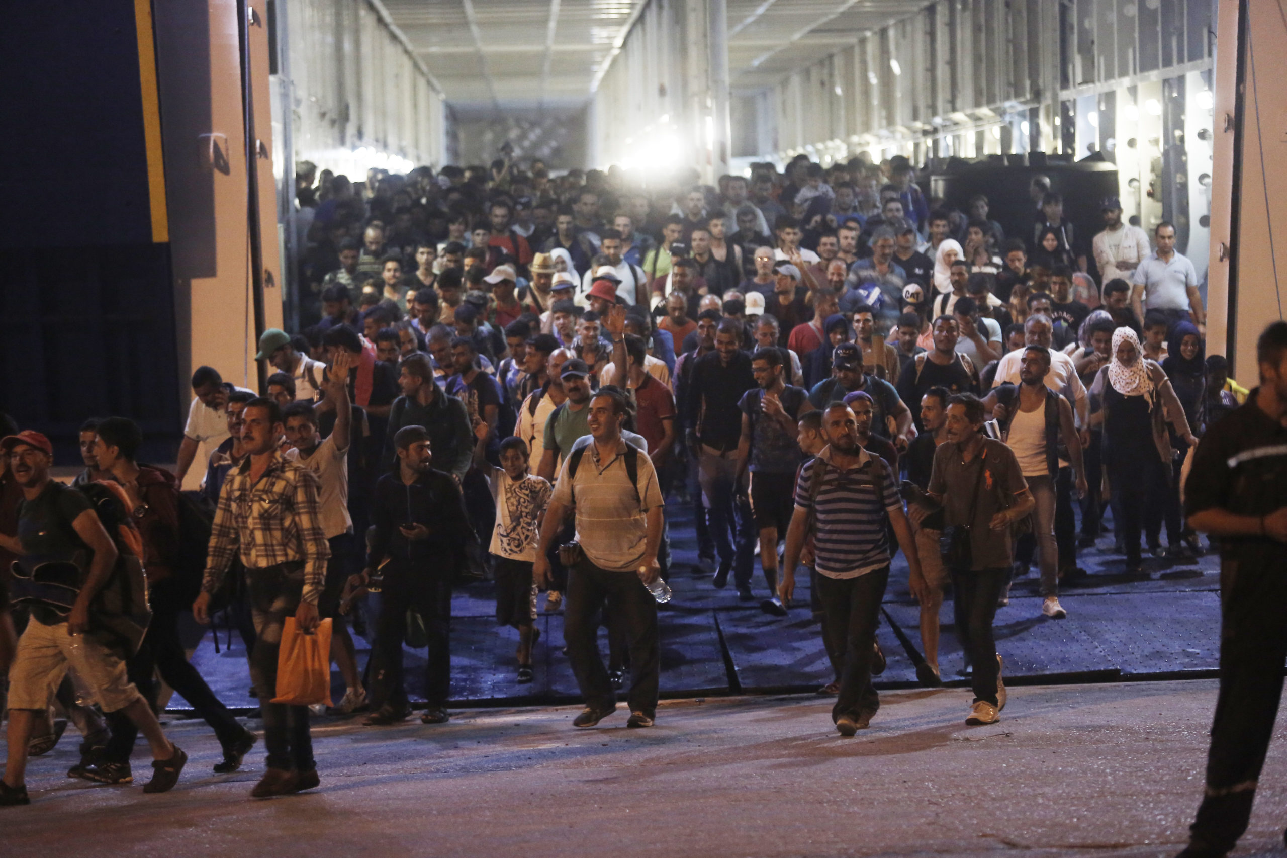 Στο λιμάνι του Πειραιά 1.749 μετανάστες – ΦΩΤΟ