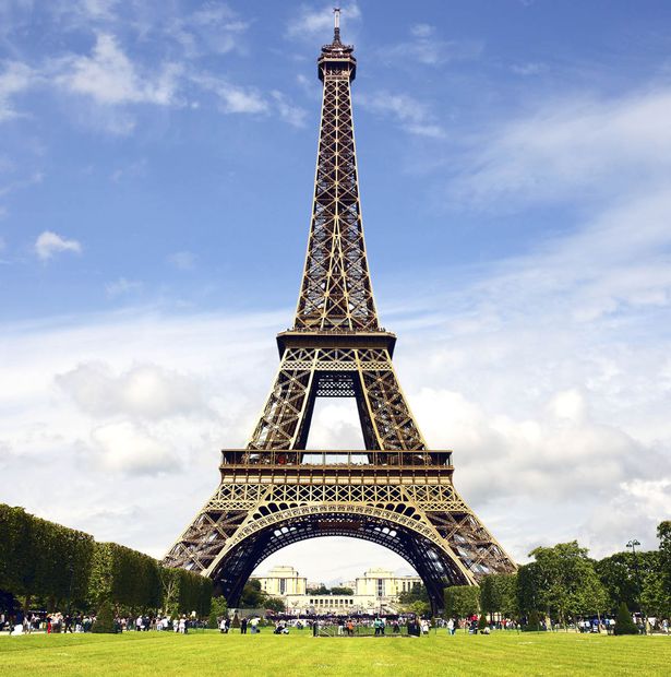 Ο αλεξιπτωτιστής που προκάλεσε συναγερμό για τρομοκρατικό χτύπημα στον Πύργο του Άιφελ