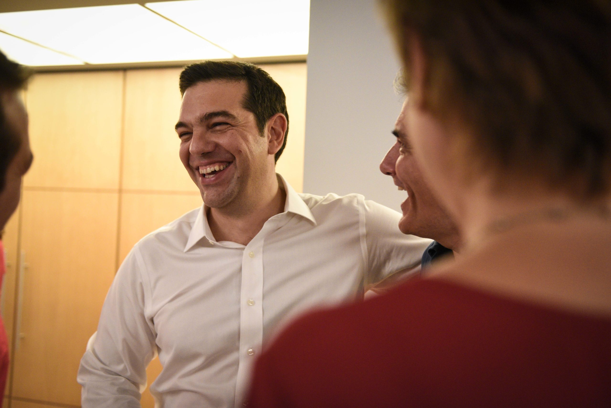 Όταν ο Τσίπρας έμαθε ότι κέρδισε – Φωτογραφίες μέσα από το γραφείο του